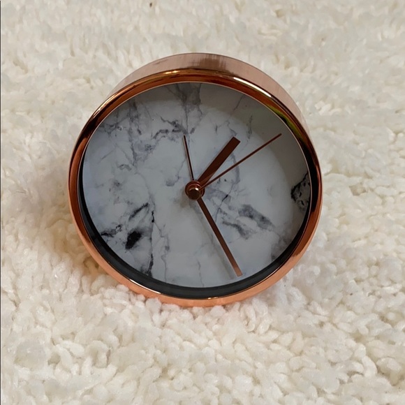 Kohl's Other - 4/$25 Rose Gold and Marble Clock